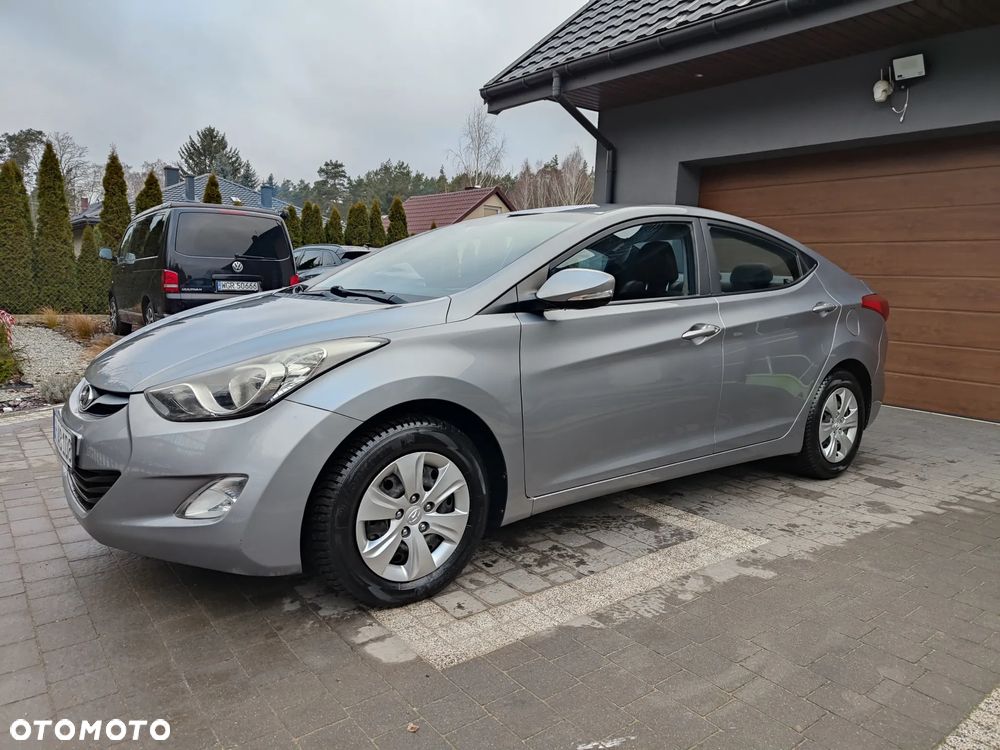 Hyundai Elantra 1.6 Comfort - 25