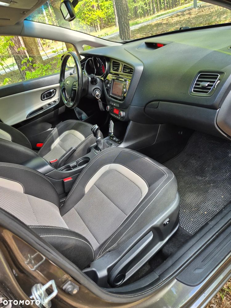 Kia Ceed - 11