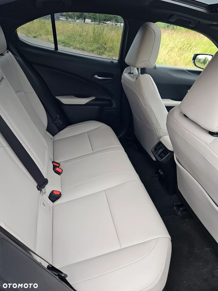 Lexus UX - 13
