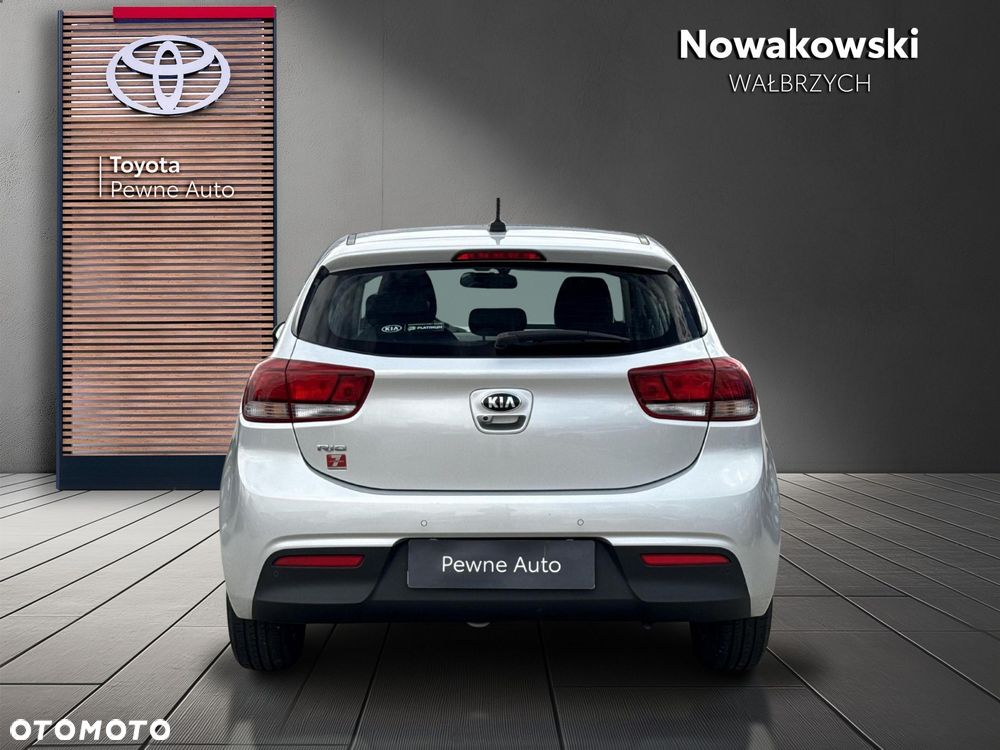 Kia Rio 1.4 L - 8