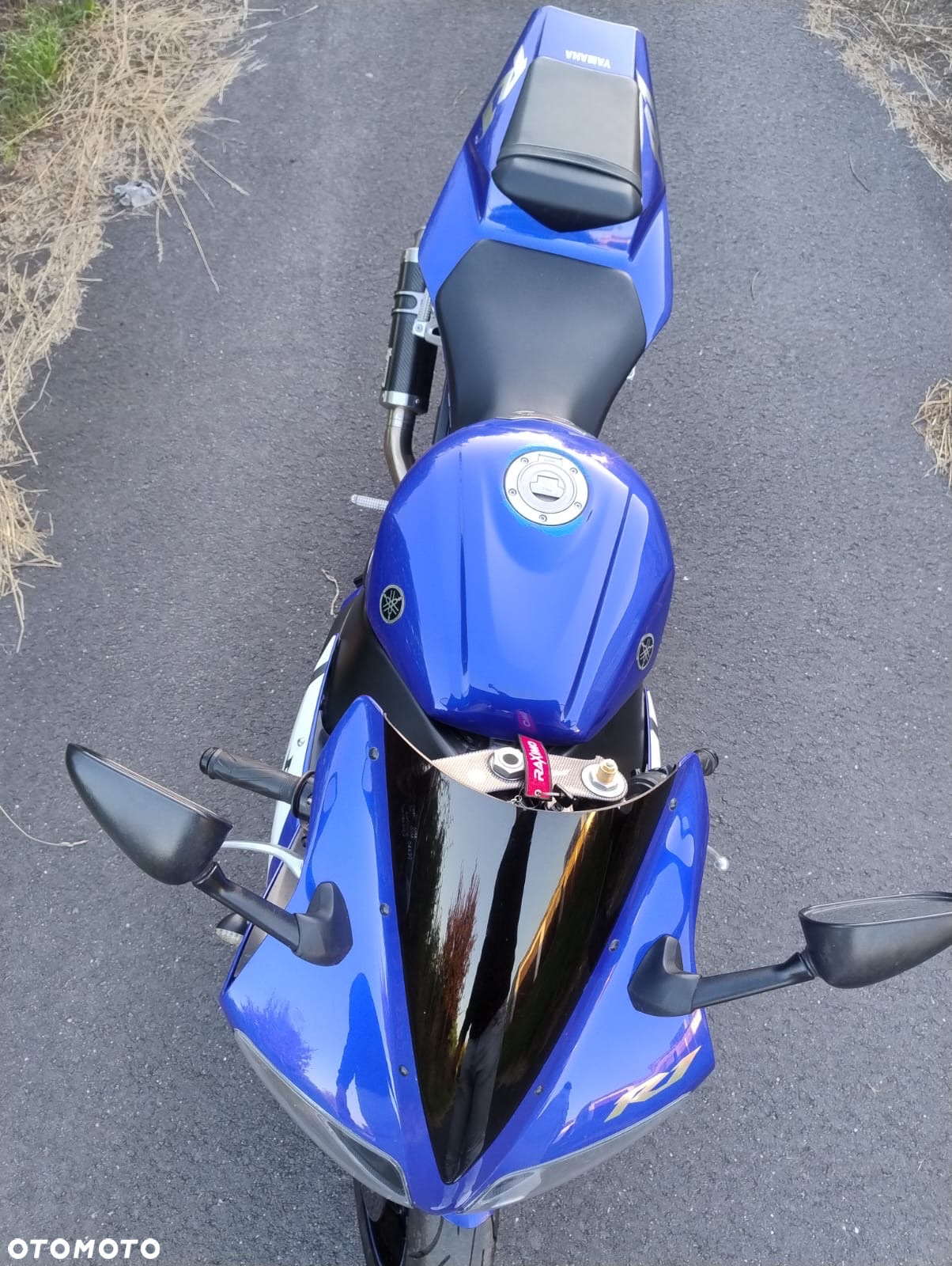 Yamaha R1 - 8