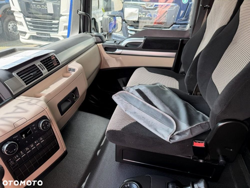 MAN TGL 12.250 NAVI KONTENER tylko 250 tys. km WINDA KONTRAKT SERWIS MAN DE - 7