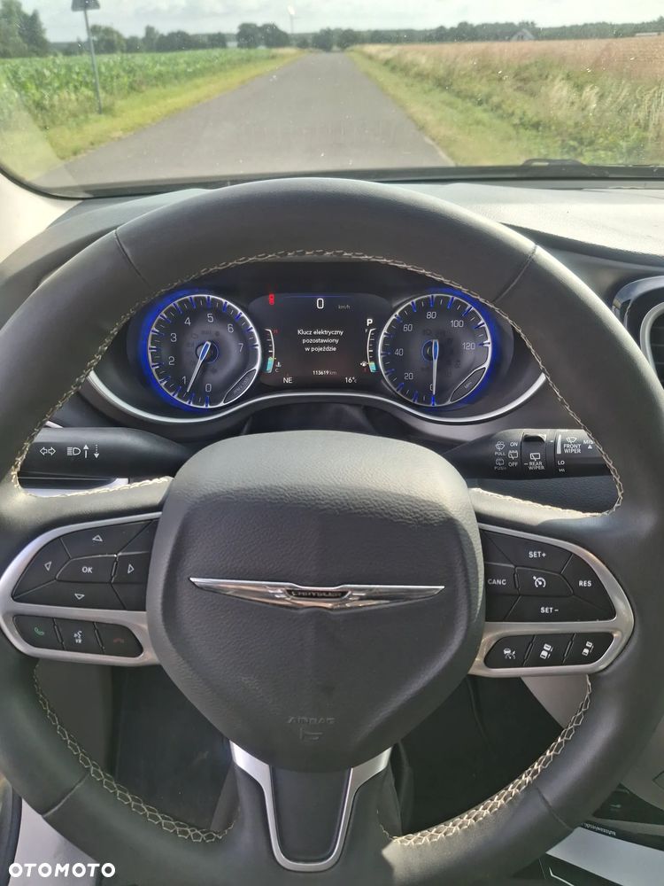 Chrysler Pacifica - 12
