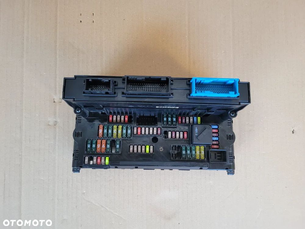 BMW F10 F11 F07 F01 F01  SKRZYNKA BEZPIECZNIKÓW BSI 9210861 - 2
