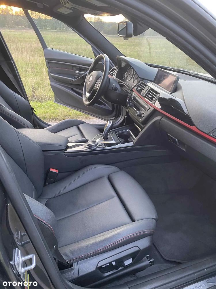 BMW Seria 3 328i Sport Line - 12