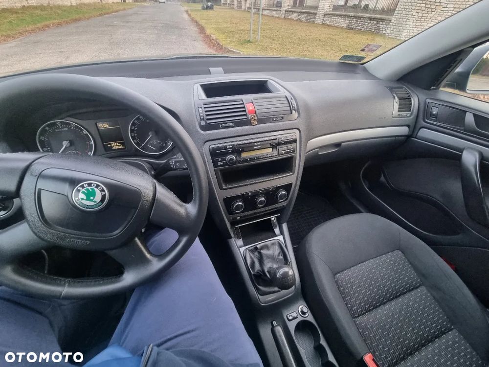 Skoda Octavia 1.6 Ambiente EU5 - 6
