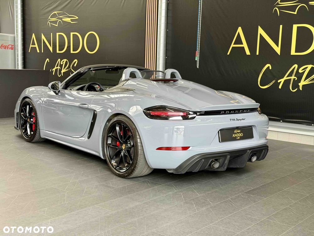 Porsche 718 Spyder - 9