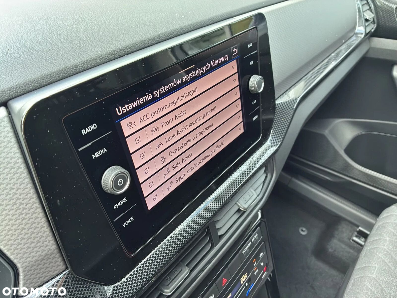 Volkswagen T-Cross - 14