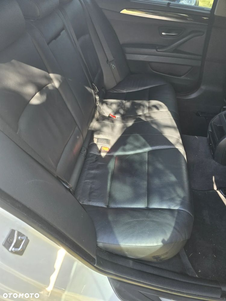 BMW Seria 5 525d Touring Luxury Line - 12