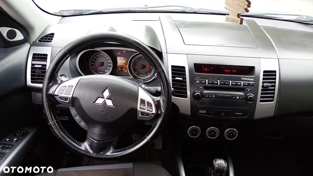 Mitsubishi Outlander - 10
