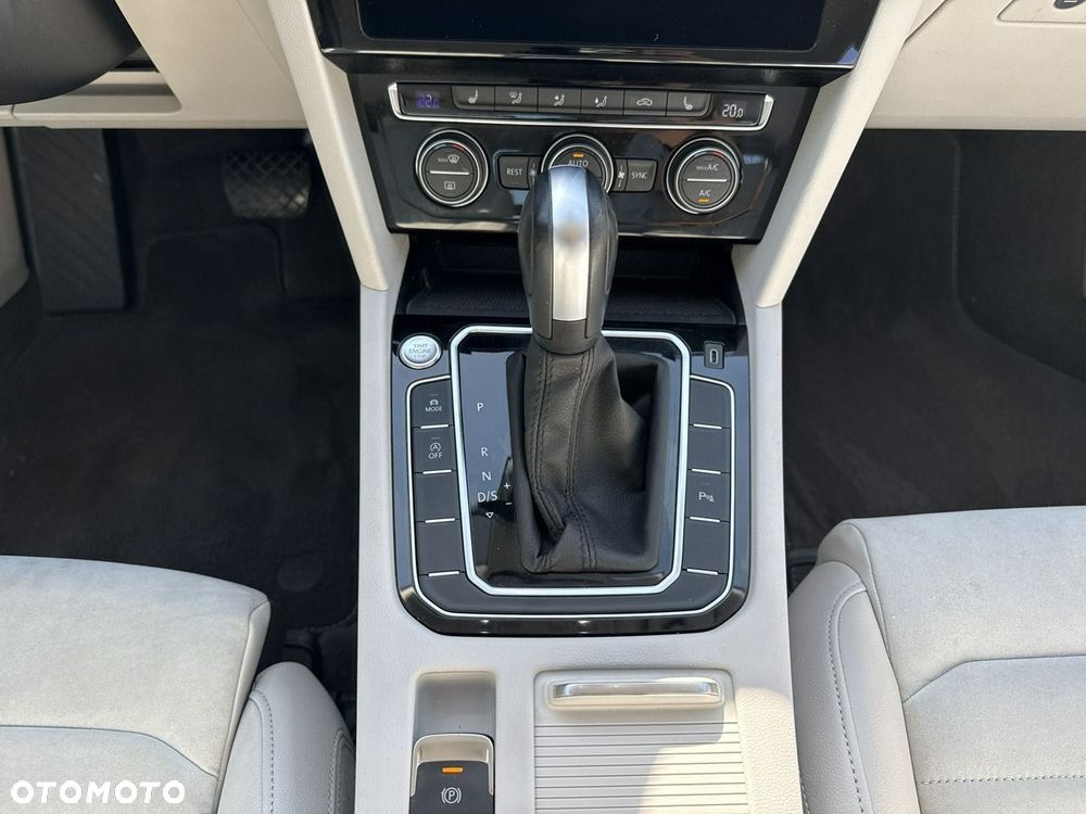 Volkswagen Passat 2.0 TSI Elegance DSG - 25