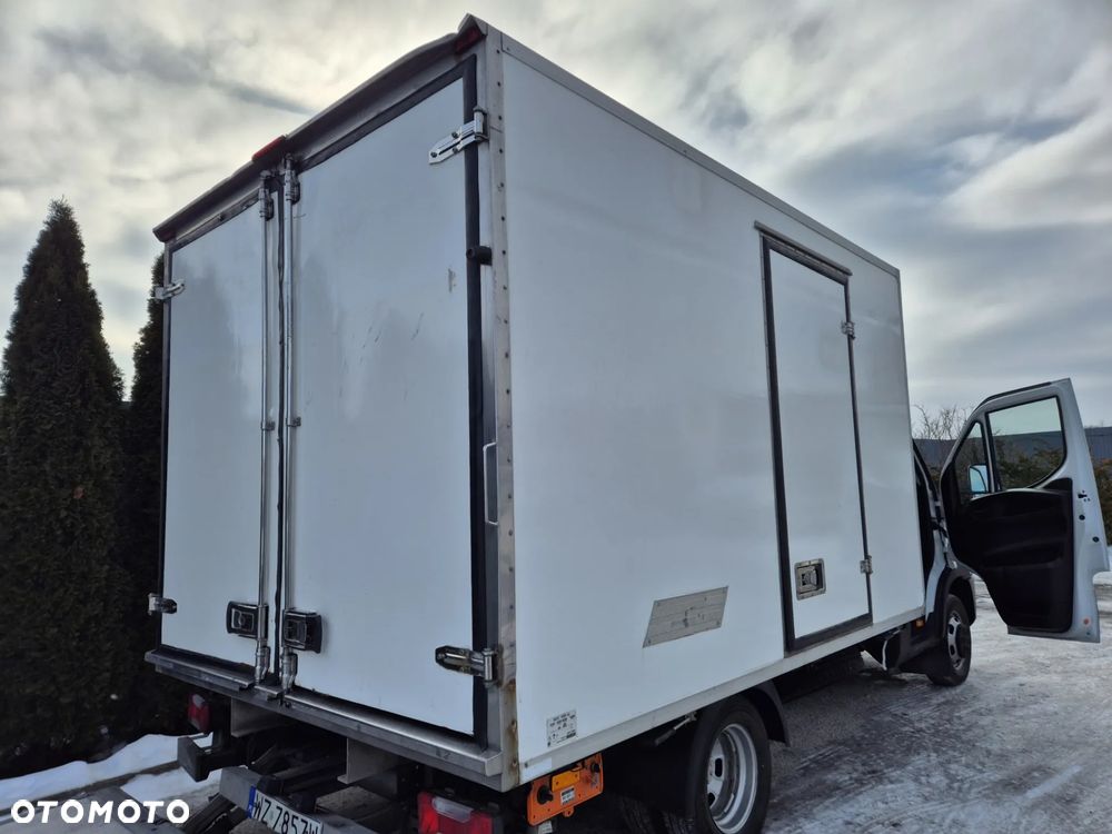 Chłodnia Mroźnia 6 palet 3.4m długa 2.25 szeroka Carrier xarios 350, zasilanie stacjonarne 230v, 2018 rok stan bdb! - 4