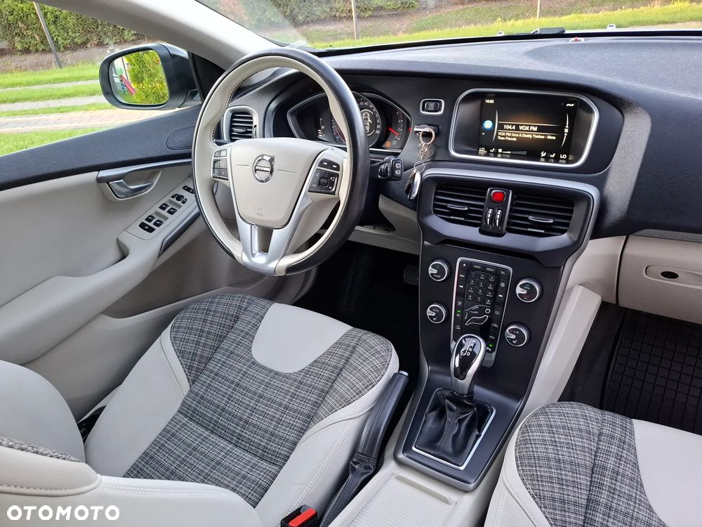 Volvo V40 Cross Country D2 Drive-E Dynamic Edition - 24