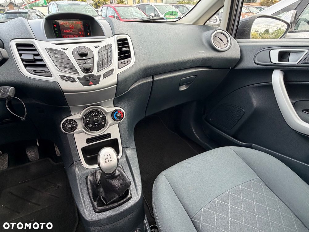 Ford Fiesta 1.25 Champions Edition - 36