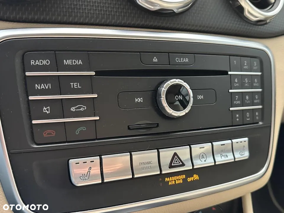 Mercedes-Benz GLA 200 7G-DCT - 17