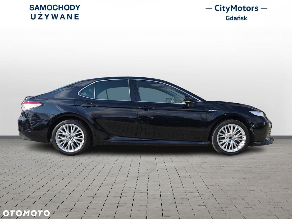 Toyota Camry - 4