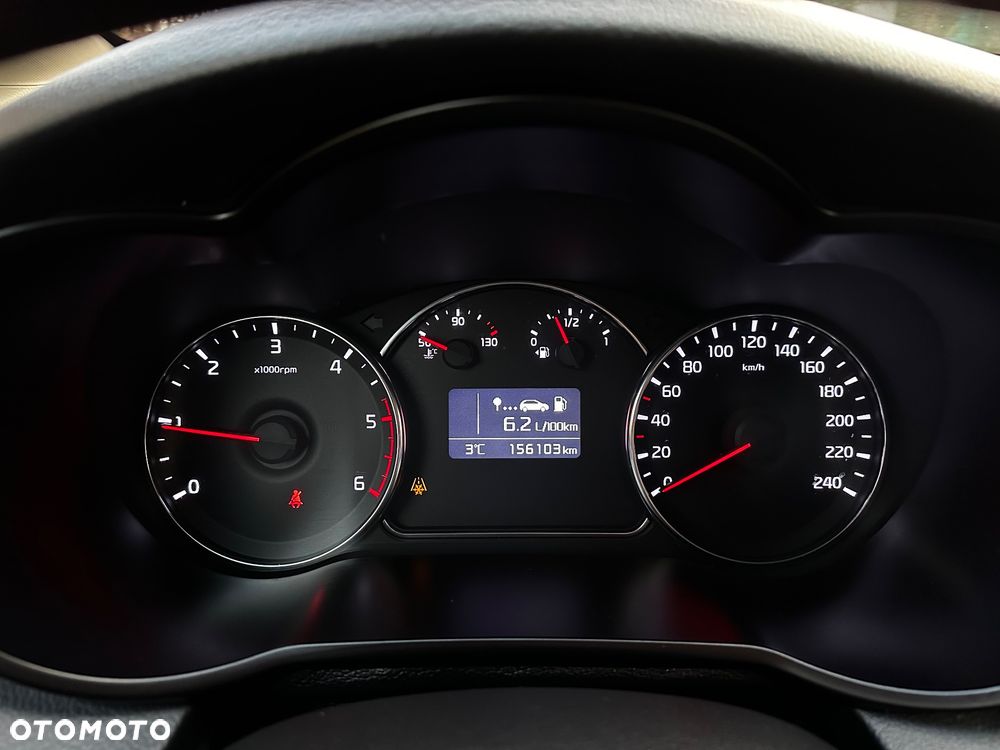 Kia Carens - 26