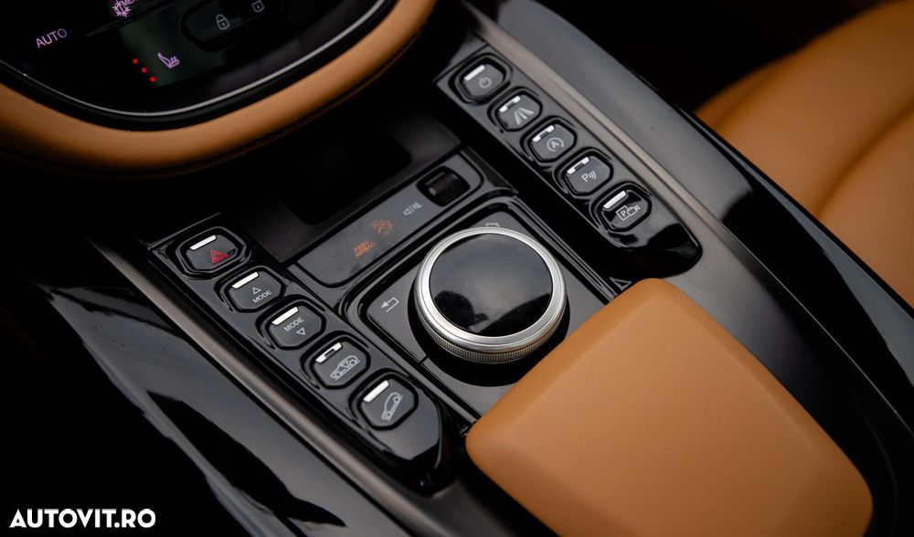 Aston Martin DBX - 28