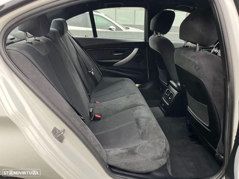 BMW 320 i Pack M Auto - 38