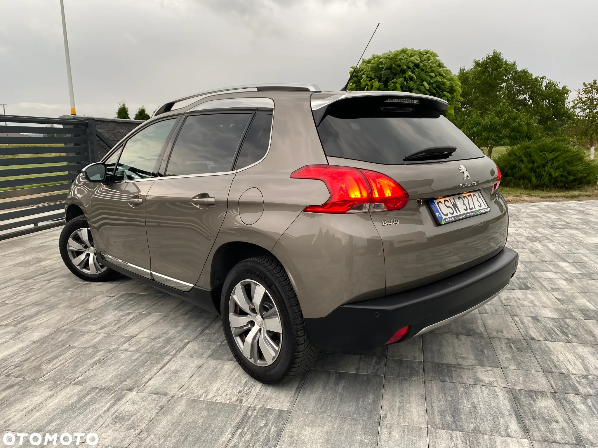 Peugeot 2008 1.2 Pure Tech Allure S&S - 17