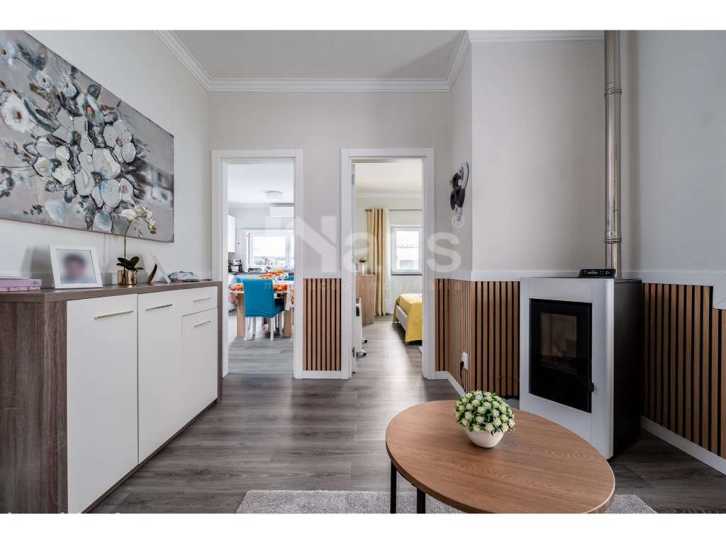 Moradia T2 com anexo e logradouro inserida em lote de 270m2 - Grande imagem: 2/26