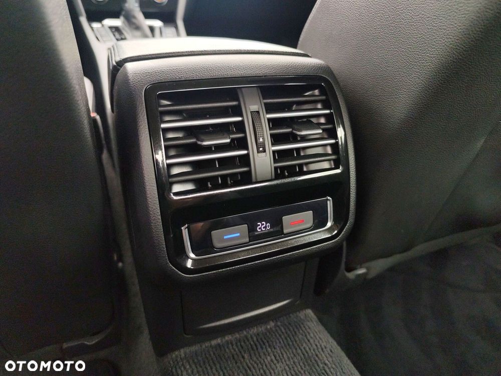Volkswagen Passat - 14