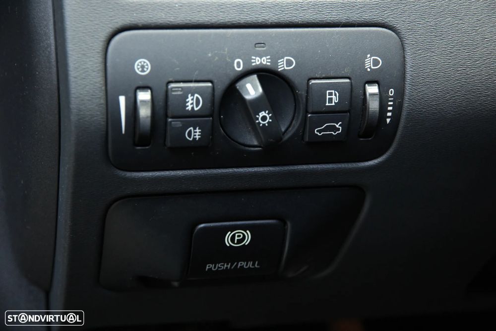 Volvo XC 70 D5 Momentum - 12