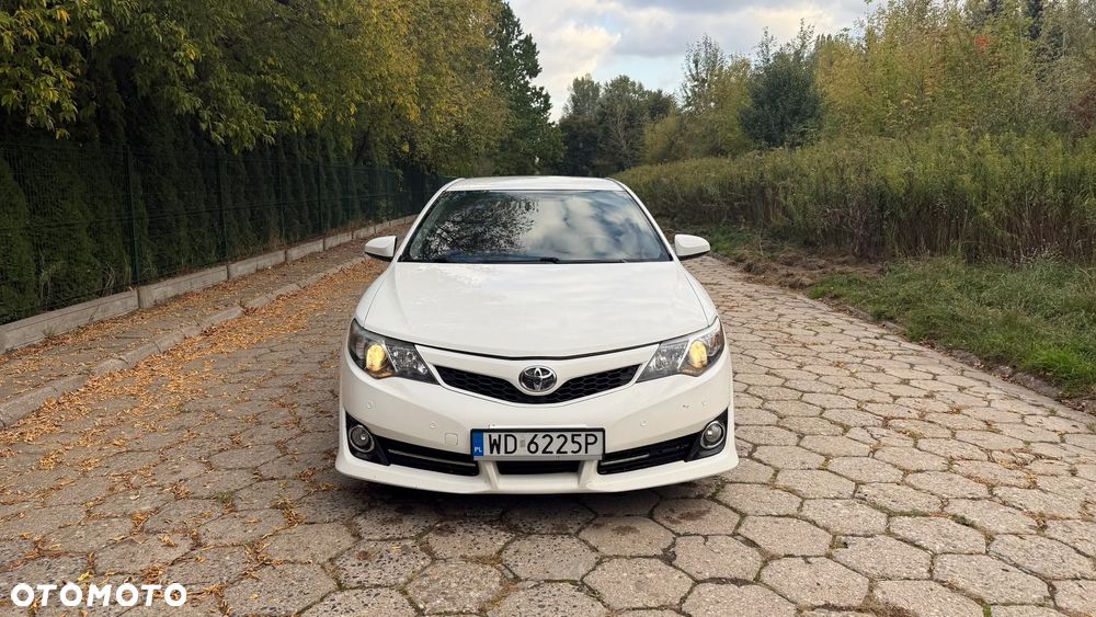 Toyota Camry - 2