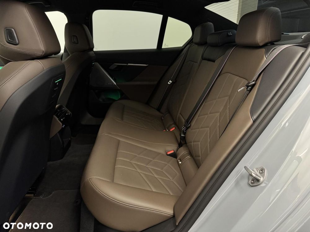 BMW Seria 5 - 25