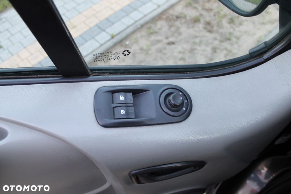 Opel Vivaro - 23