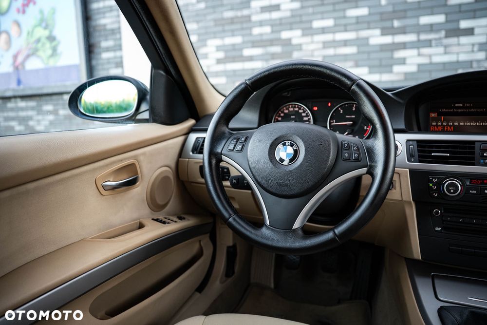BMW Seria 3 320d - 28