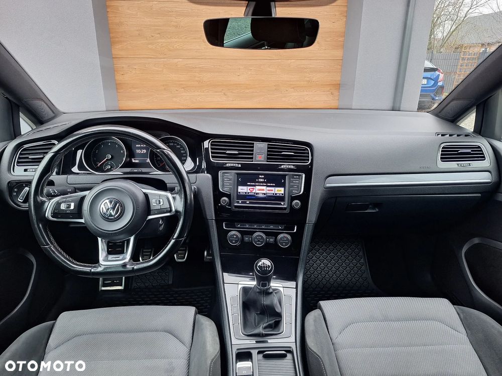 Volkswagen Golf - 24