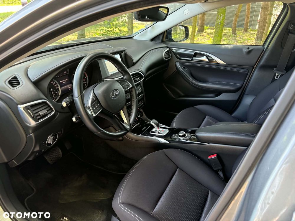 Infiniti Q30 - 11