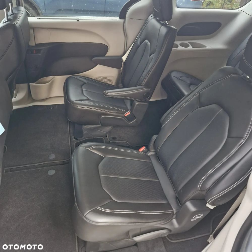 Chrysler Pacifica - 10