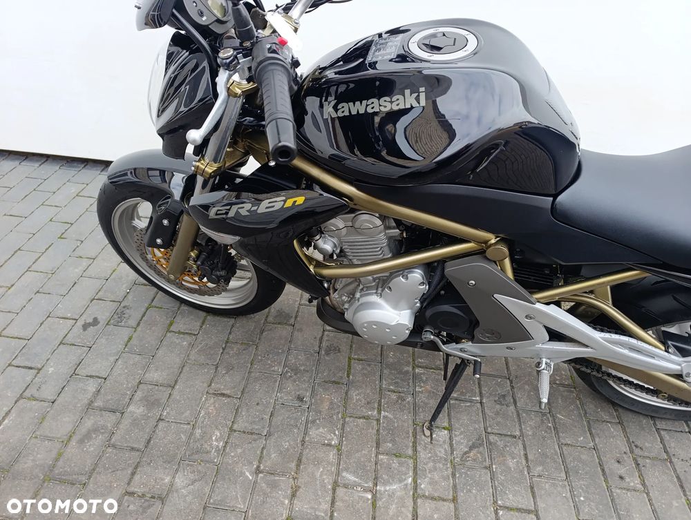 Kawasaki ER - 12