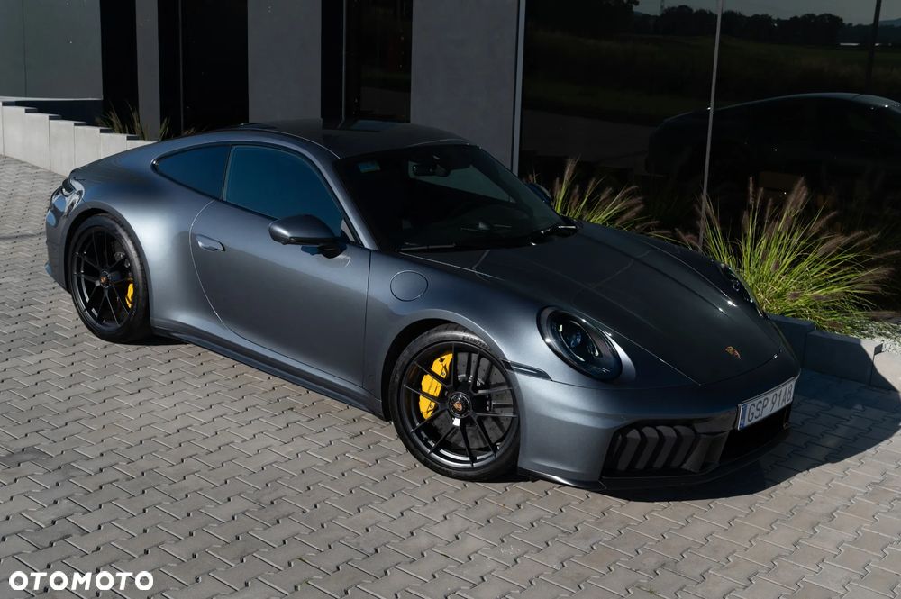 Porsche 911 Carrera T-Hybrid 4 GTS - 15