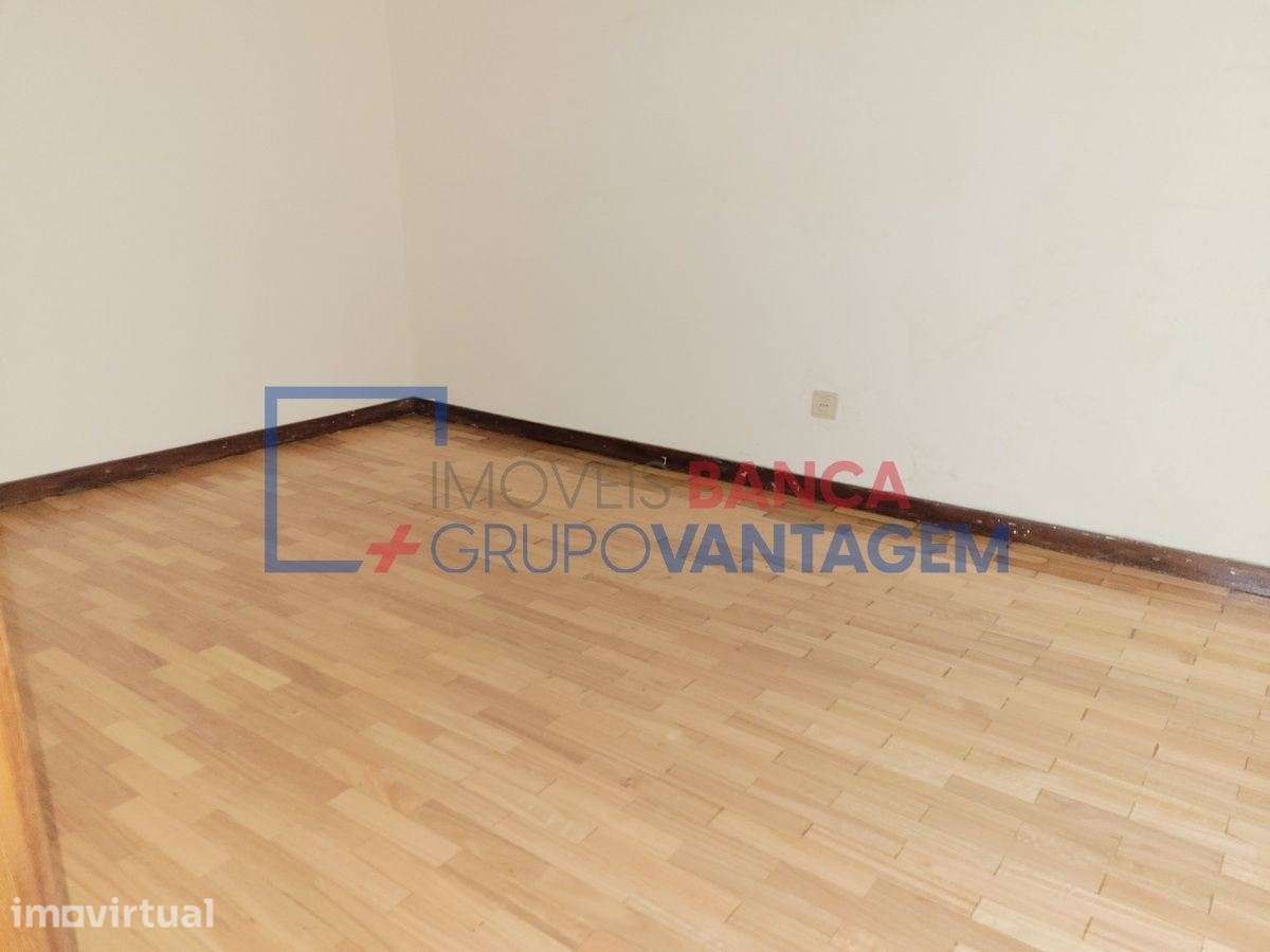 Apartamento T2+1 com pátio, em Aldoar - Grande imagem: 4/14