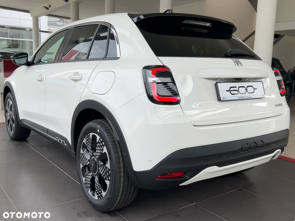 Fiat 600 1.2 Turbo La Prima eDCT - 4