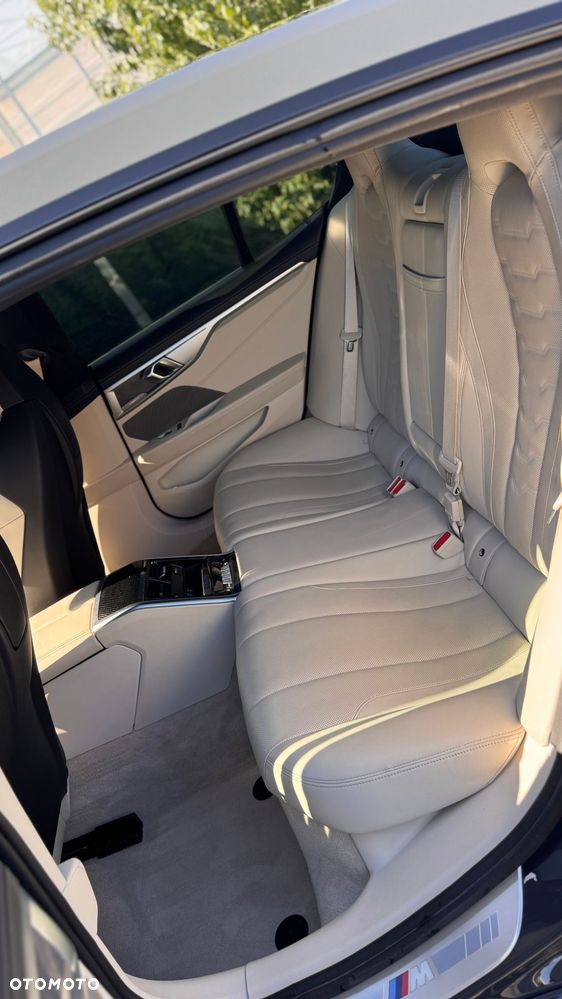 BMW Seria 8 M850i xDrive - 14