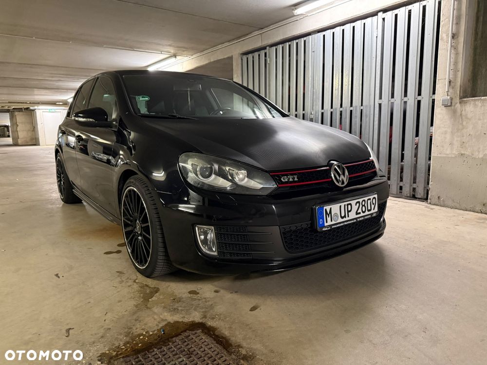 Volkswagen Golf - 1