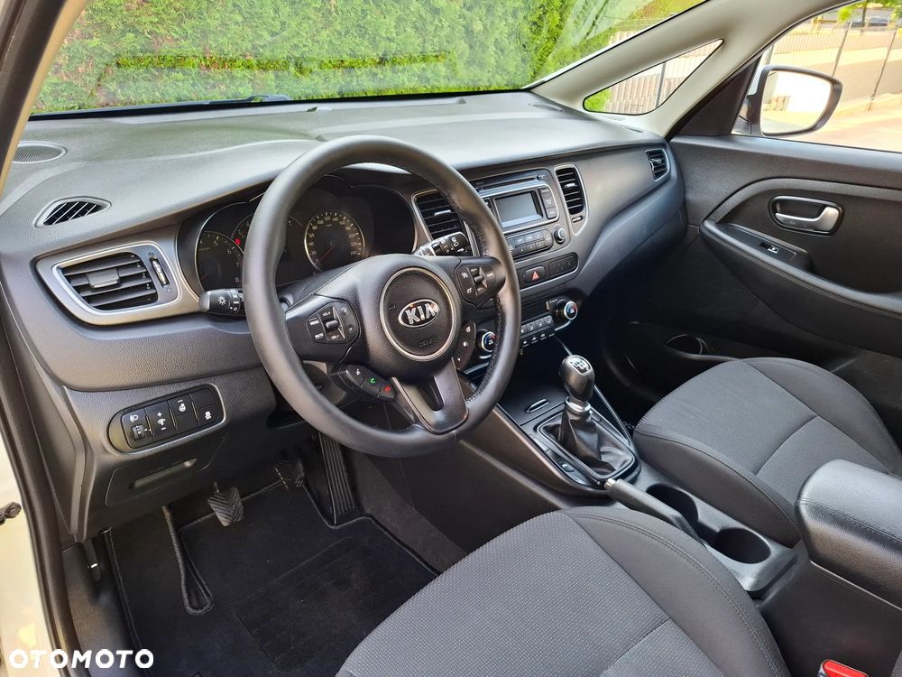 Kia Carens - 10