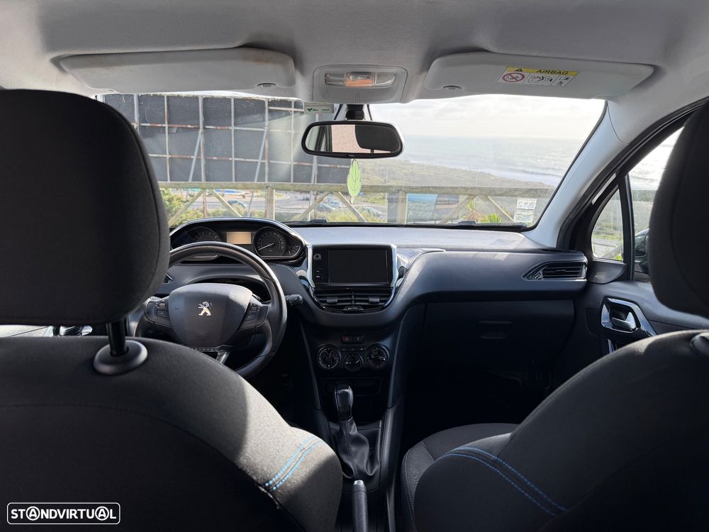 Peugeot 208 1.2 PureTech Signature - 12