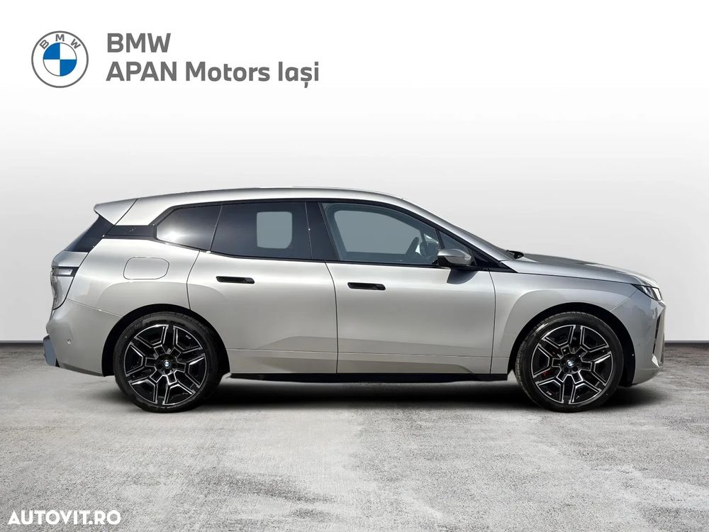 BMW iX - 8