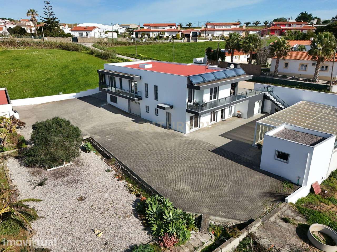 Moradia T4 , com anexo e garagem, a 5 minutos da praia - Grande imagem: 3/38