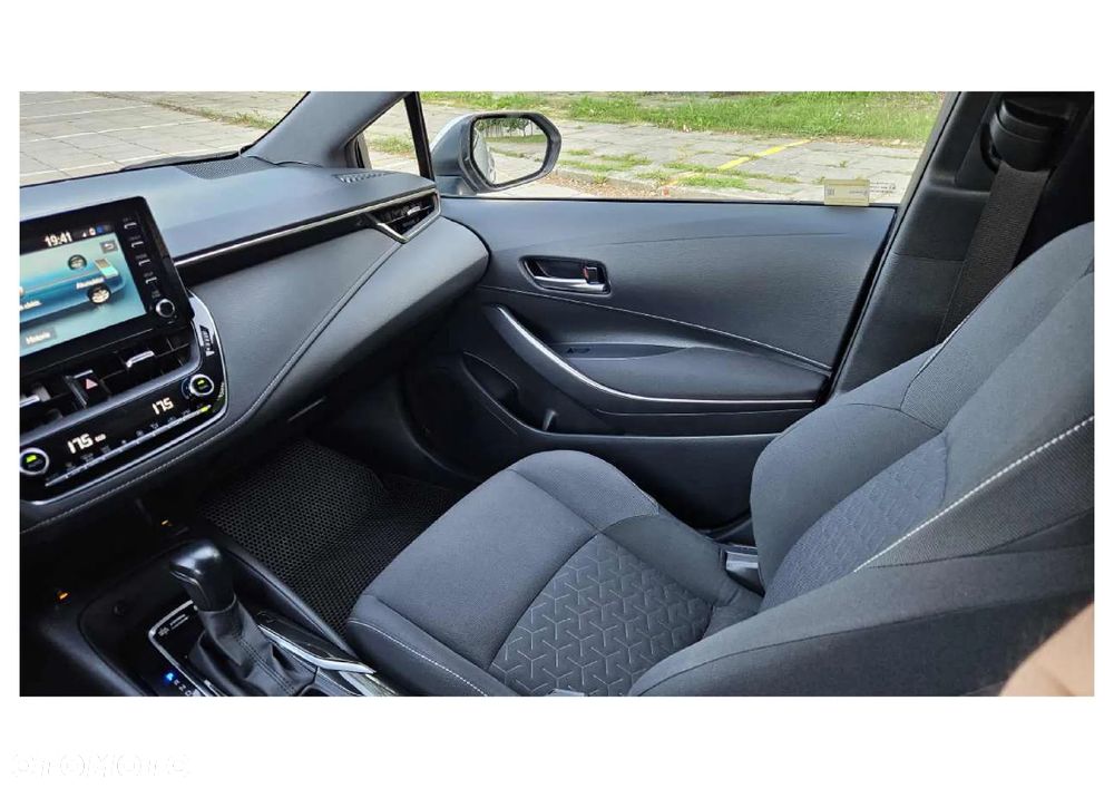 Toyota Corolla 1.8 Hybrid Comfort - 34