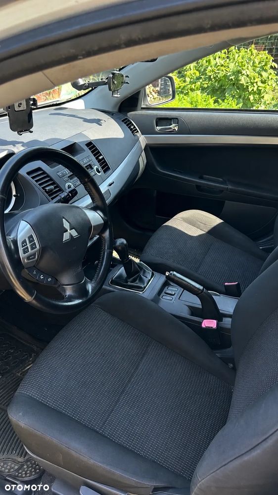 Mitsubishi Lancer 1.5 Inform - 10
