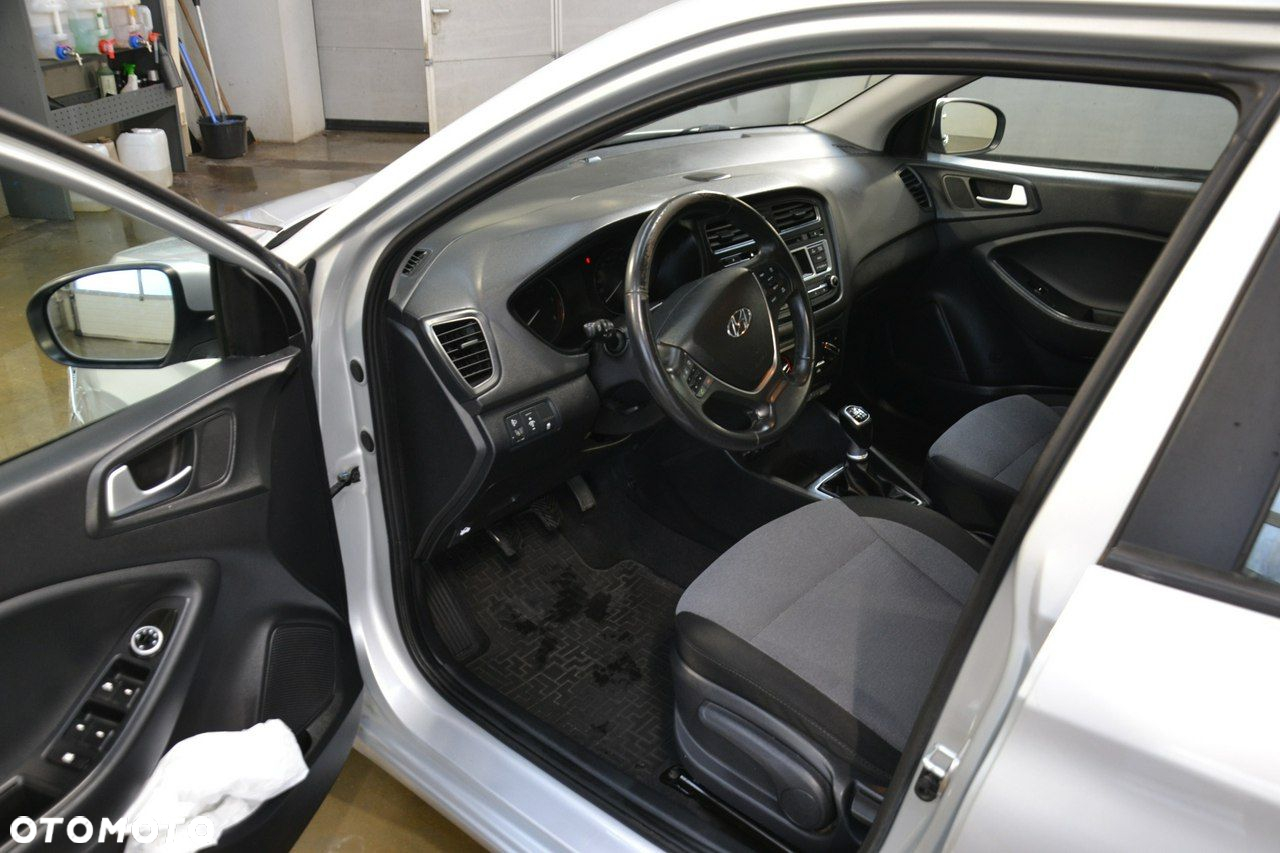 Hyundai i20 - 19