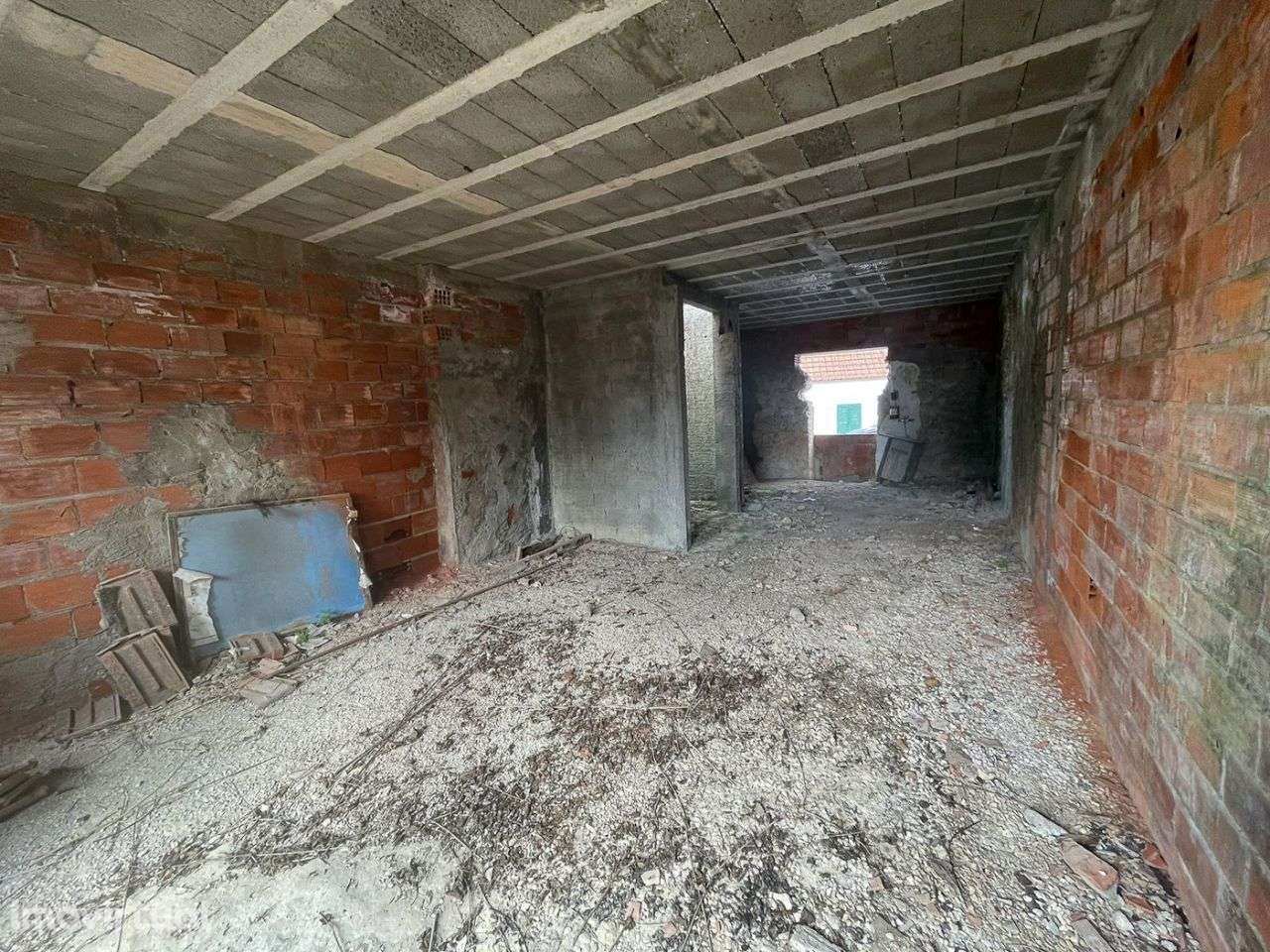 Moradia em fase de construção - Grande imagem: 2/5