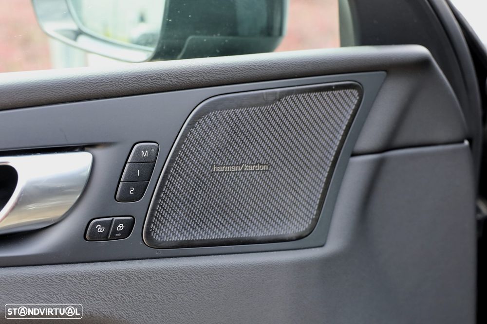 Volvo XC 60 2.0 T6 PHEV Plus Dark AWD - 21