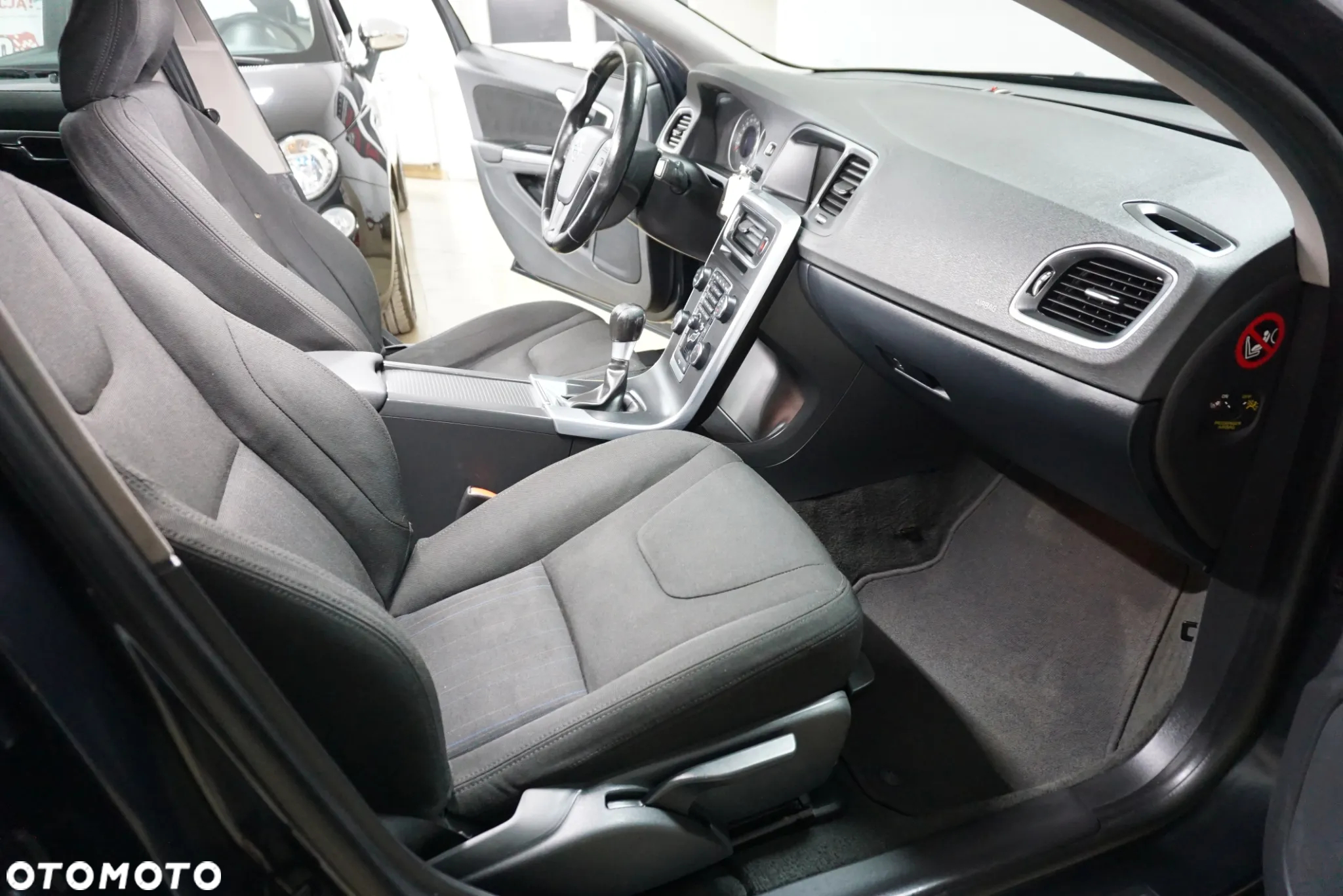 Volvo V60 D3 Momentum - 20